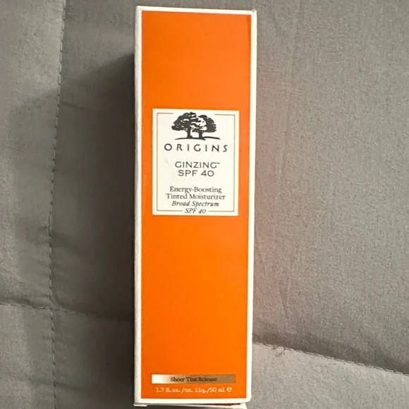 Origins GinZing SPF 40 Moisturizer in Vibrant Orange - Picture 1 of 4